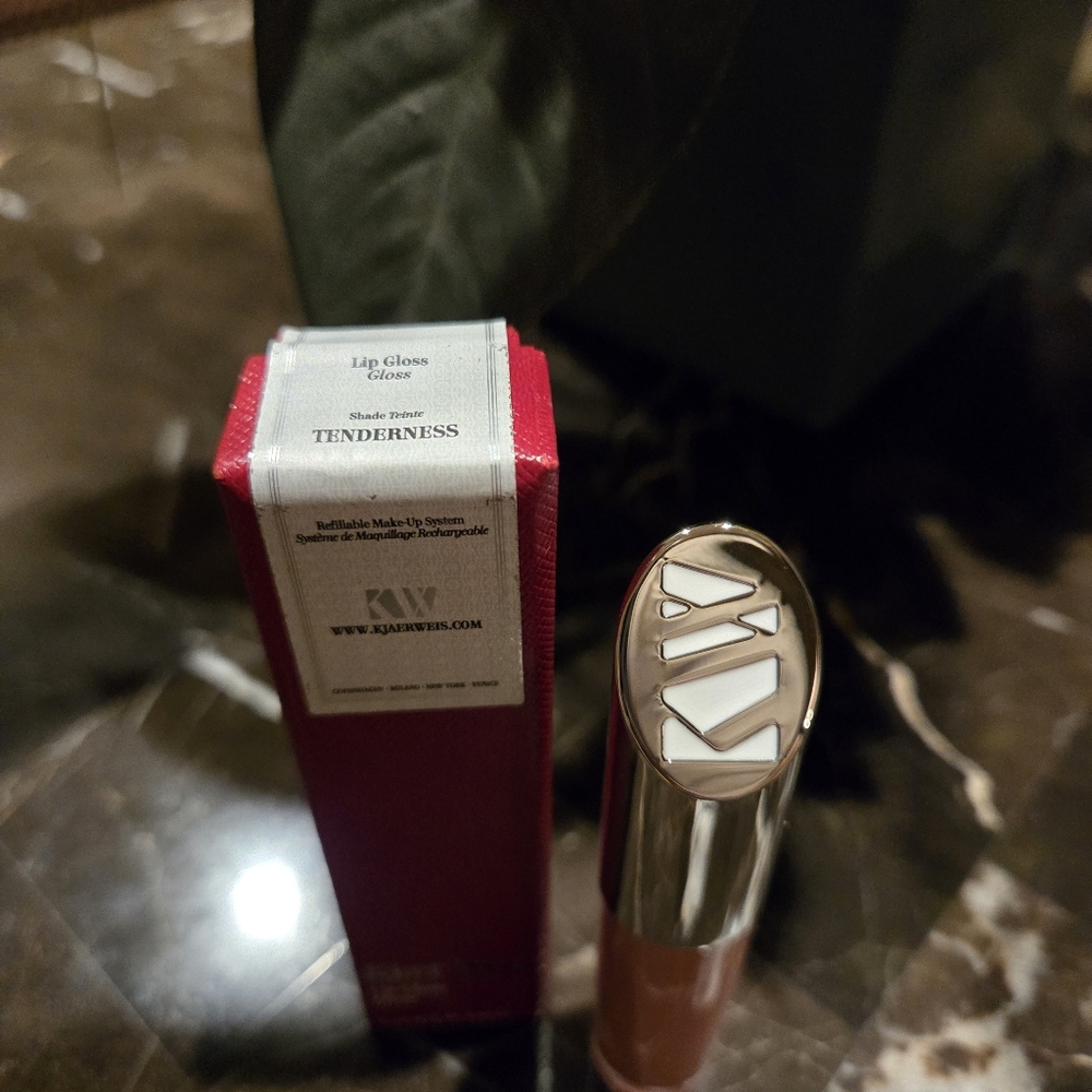 Kjaer Weis Lip Gloss ~ Elegant Nude ~ Tenderness ~ Voluptuous Texture - Picture 2 of 12